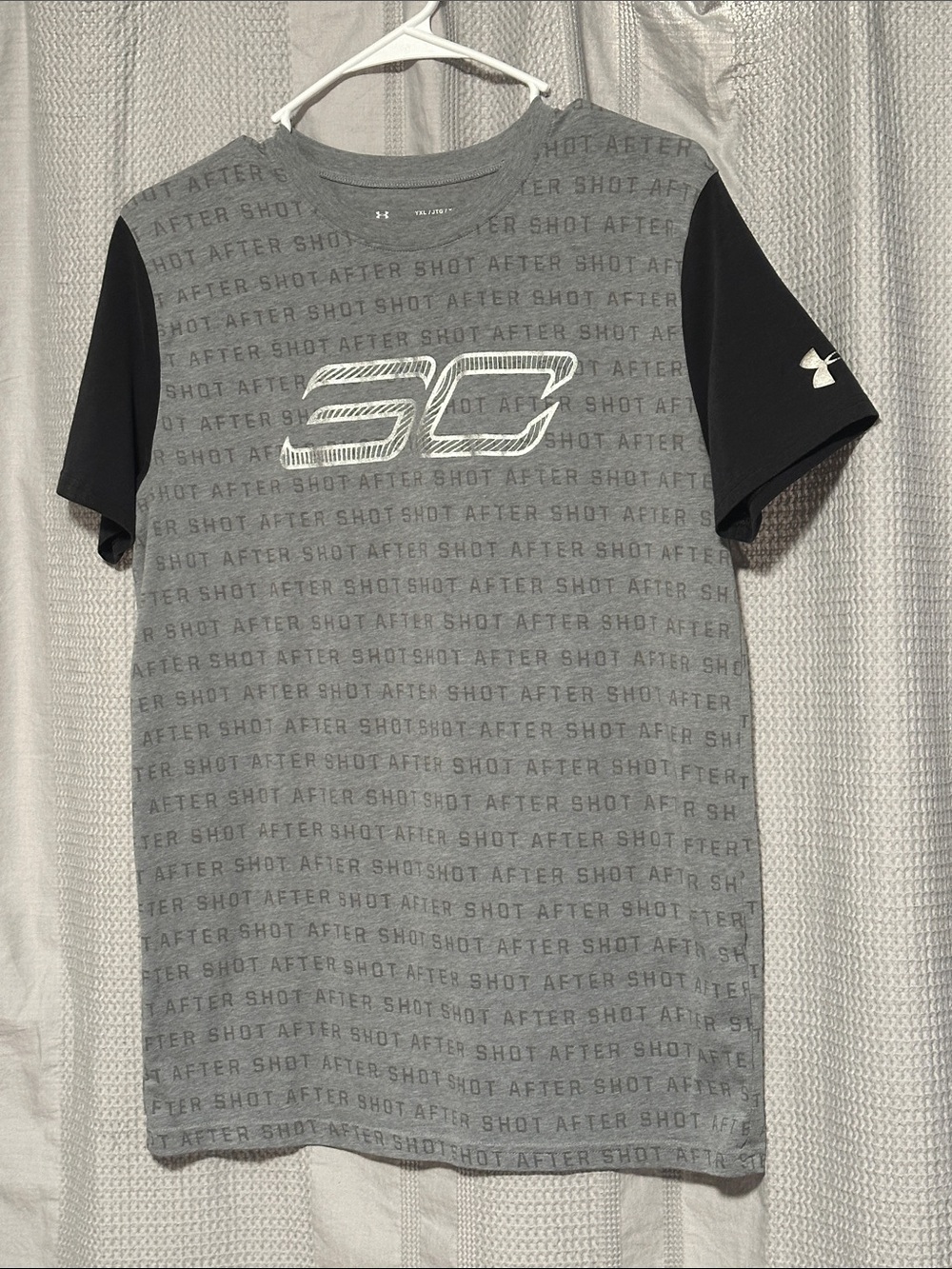 Under Armour Boys Steph Curry Gray and Black Tee, EUC, Size XL